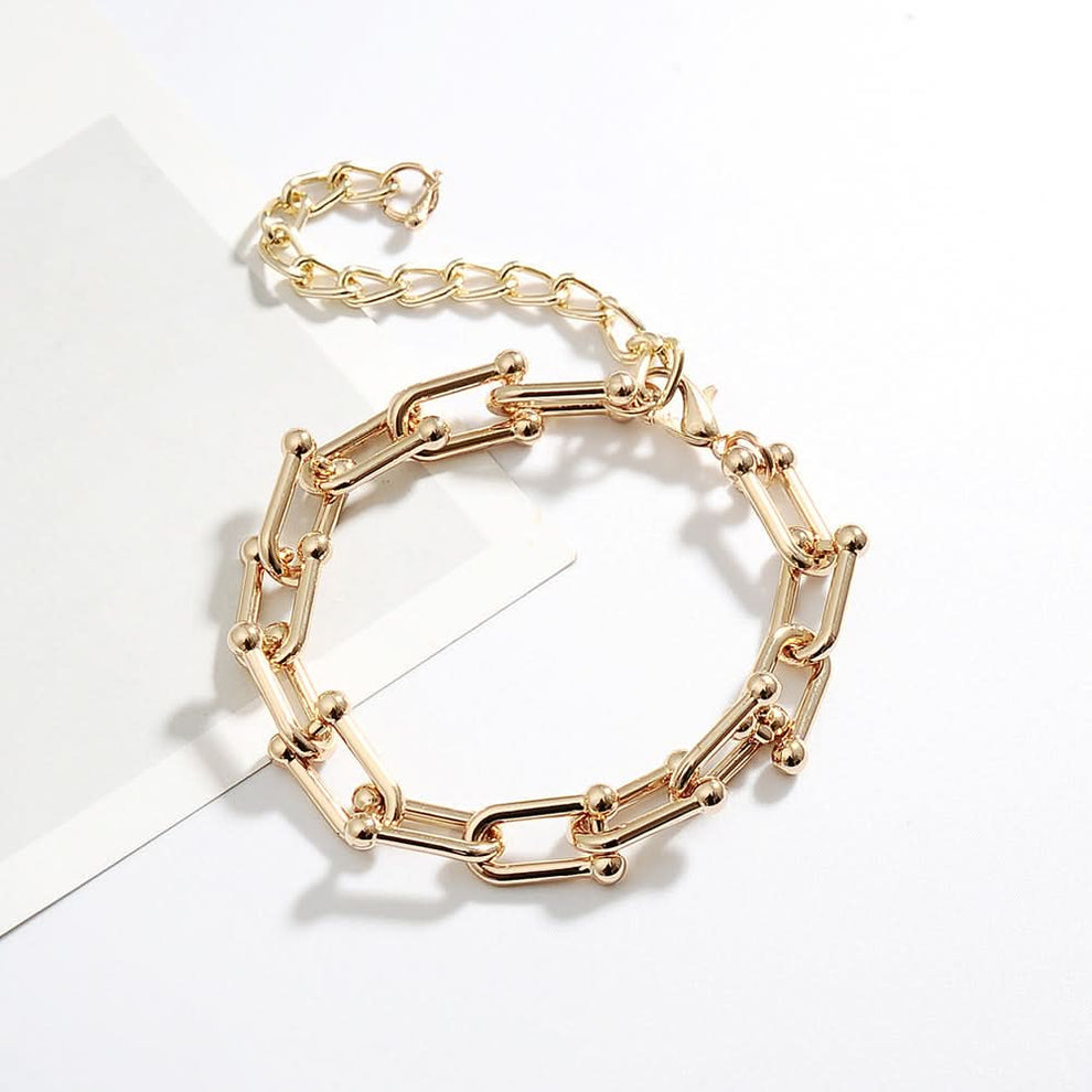 Horseshoe chain earrings piece