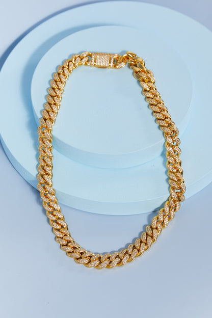 Curb chain detail close-up