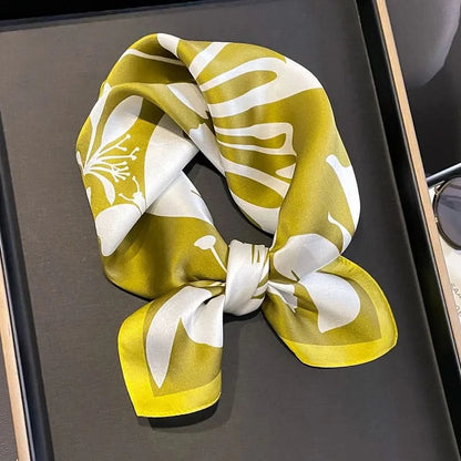 Silk scarf in classic pattern