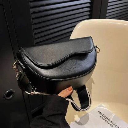 Saddle shoulder bag in black