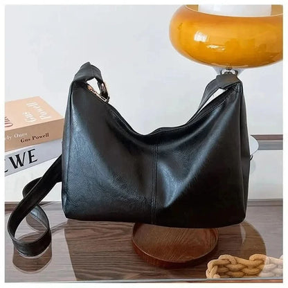 Slouchy hobo bag in black