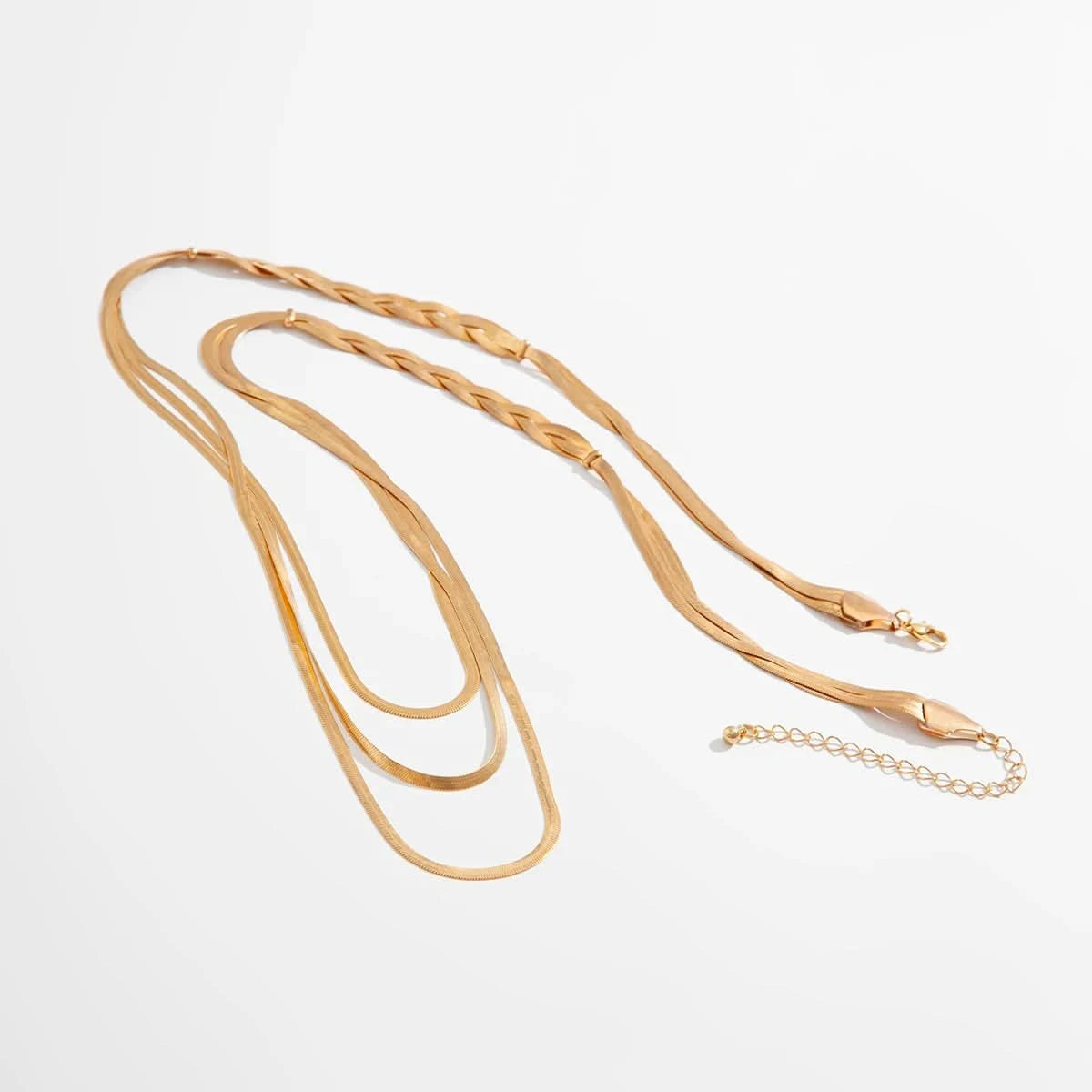 Gold necklace evening look styling