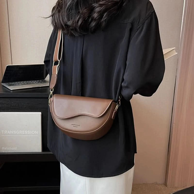Saddle bag adjustable strap detail