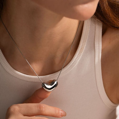 Bean pendant in 18K gold finish