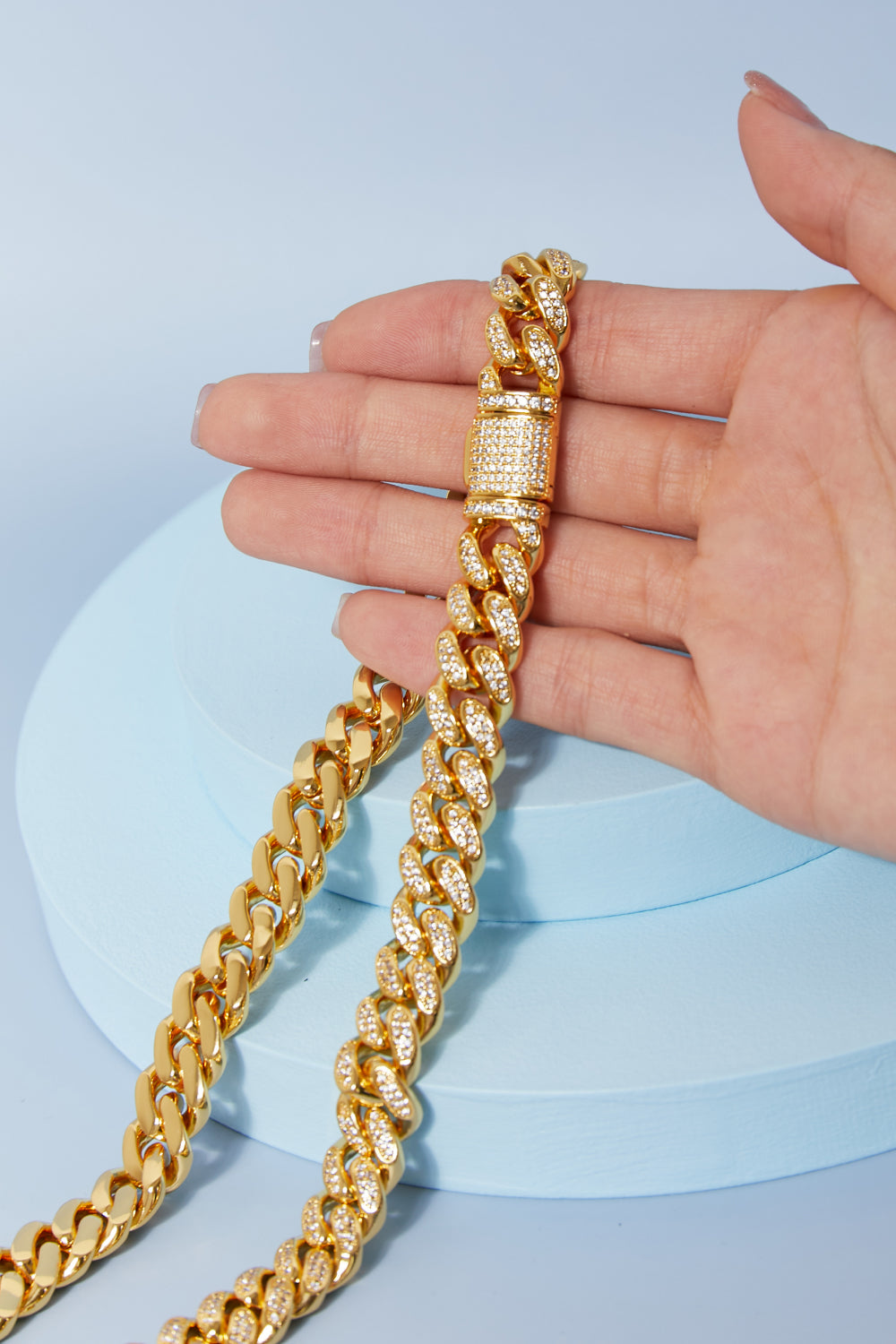 Curb chain layered styling